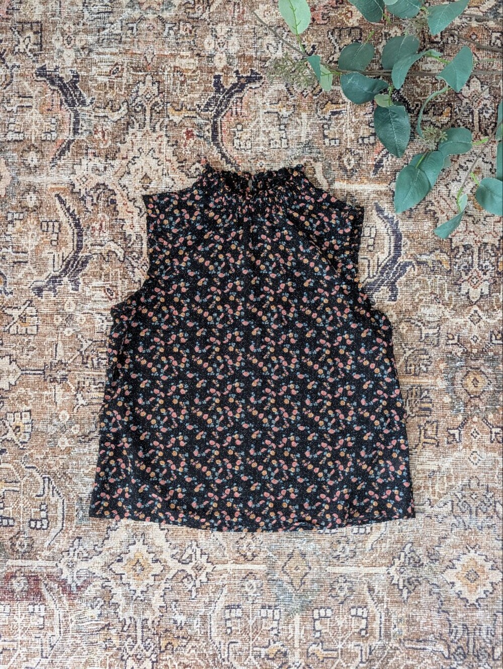 Exhilaration sleeveless blouse M